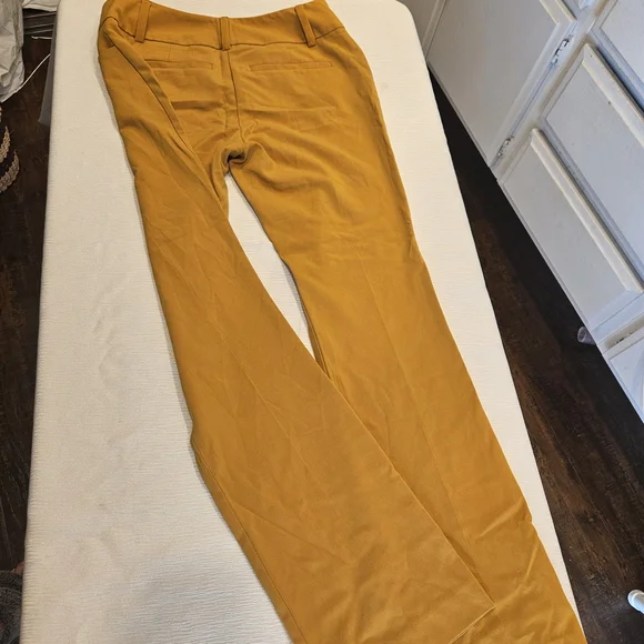 New York & Company Various Boot Cut Pants And Top - Picture 6 of 16